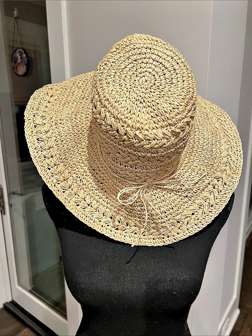 Augus T Straw Sun Hat in Beige Like New, clasp able for travel.